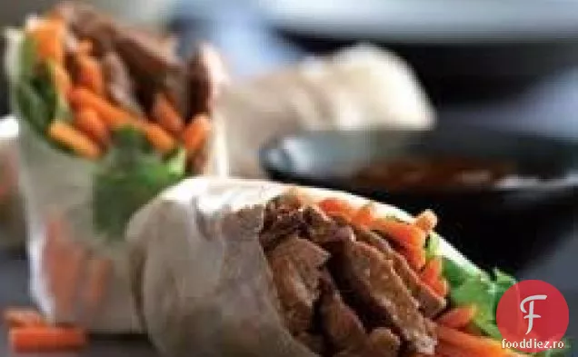 Rulouri de primăvară de vită cu morcovi și Cilantro