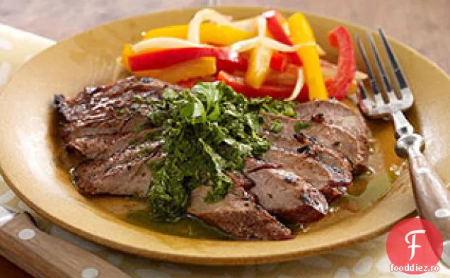 Friptură marinată cu sos Chimichurri