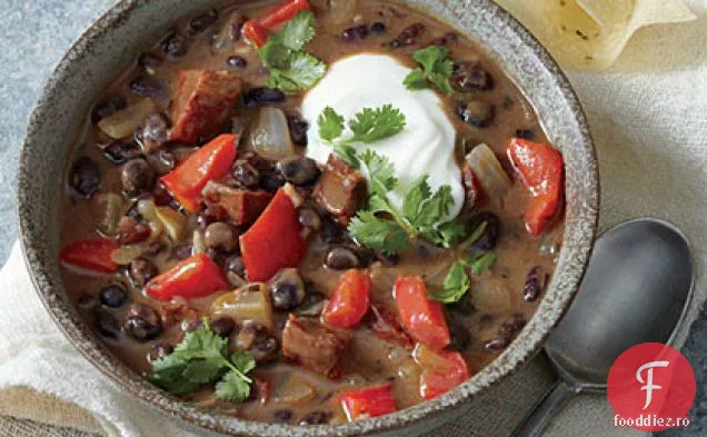 Supă de fasole neagră cu Chorizo și var