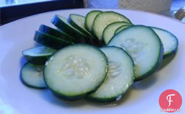 Salată Ușoară De Castraveți Picant