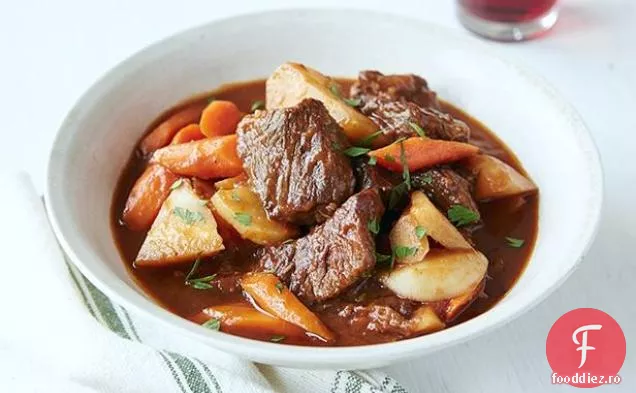 Carne de vită cu legume rădăcinoase
