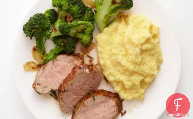 Carne de porc cu mămăligă de rozmarin