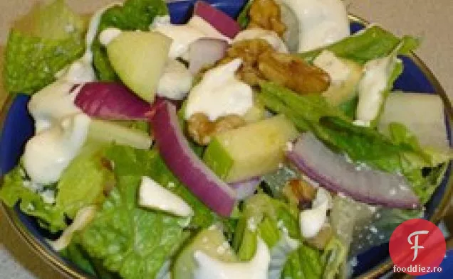 Romaine cu mere, nuci pecan și brânză albastră