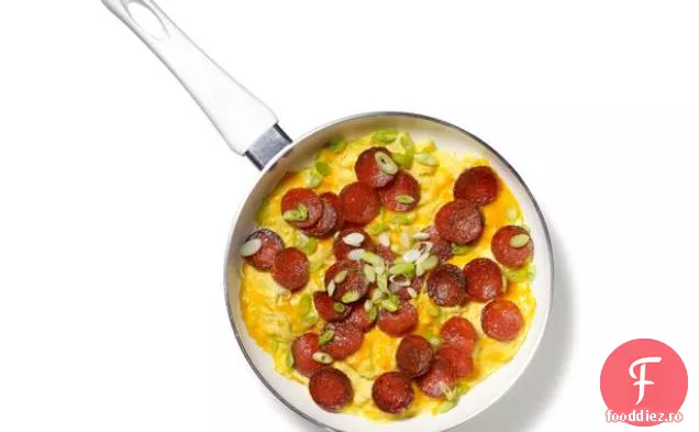 Pepperoni și brânză omletă