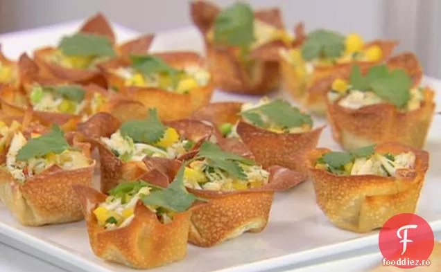 Salată de Crab în cupe Wonton clare