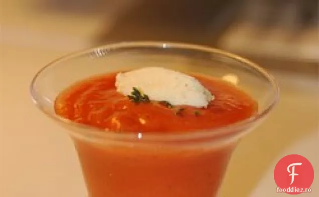 Supă rece de roșii cu înghețată de parmezan