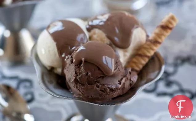 Ciocolata Unt De Arahide Fudge Sundae