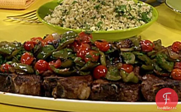 Cotlete de miel condimentate pe ardei sotati si ceapa cu usturoi si cuscus de menta