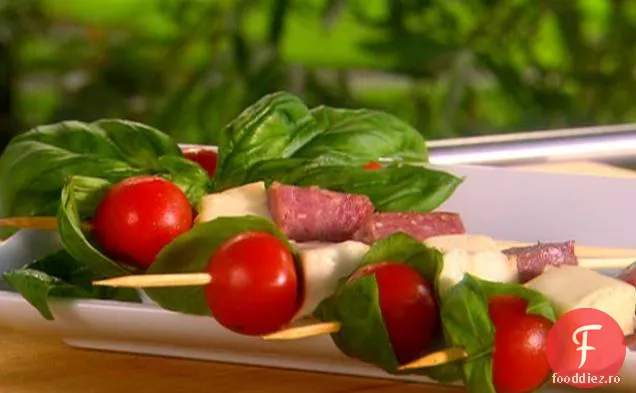 Salam, Mozzarella și busuioc-frigarui de roșii