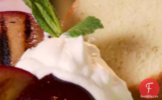 Tort de brânză cremă cu prune la grătar