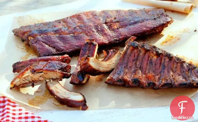 Coaste afumate cu sos BBQ în stil Carolina