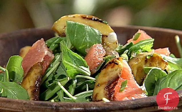 Salată de piersici la grătar cu vinetă de Grapefruit