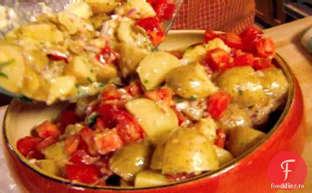 Salată caldă de cartofi și roșii cu vinetă Dijon