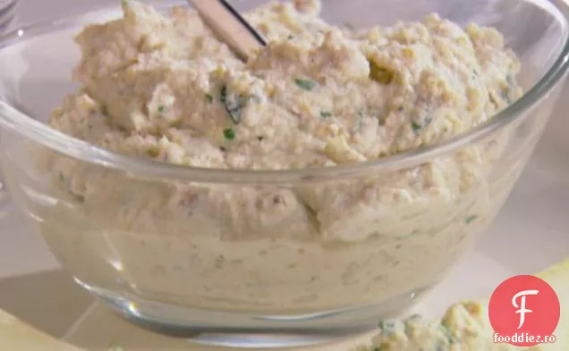Răspândirea Ricotta, măsline și nuci de pin