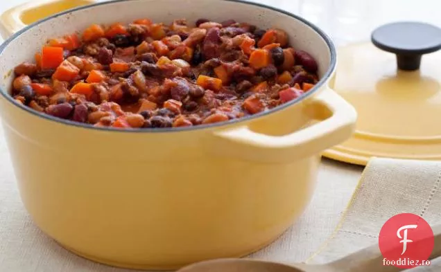 Trei fasole și carne de vită Chili