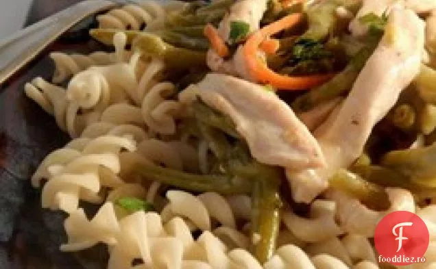 Paste cu pui în stil thailandez
