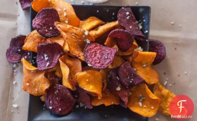 Cartofi dulci și chipsuri de sfeclă cu sare de rozmarin de usturoi