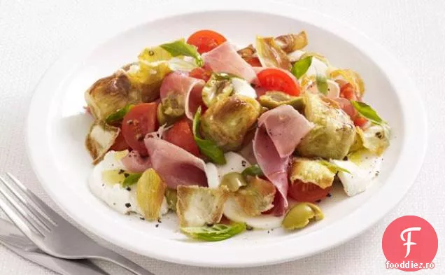 Salată Caprese cu Prosciutto și anghinare prăjite