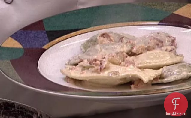 Ravioli de homar cu sos de cremă de carne de crab