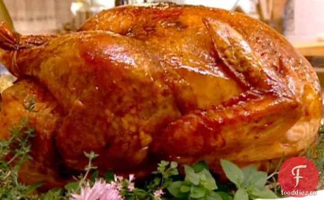 Curcan fript glazurat cu smochine cu umplutură de pâine de porumb