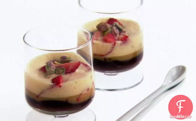 Zabaglione picantă cu căpșuni și ciocolată