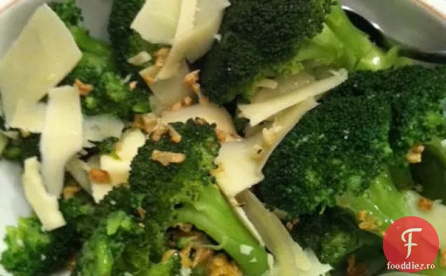 Broccoli Cu Usturoi Și Asiago