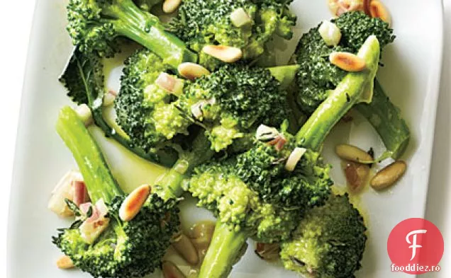 Dijon, cimbru și Broccoli de nuci de pin