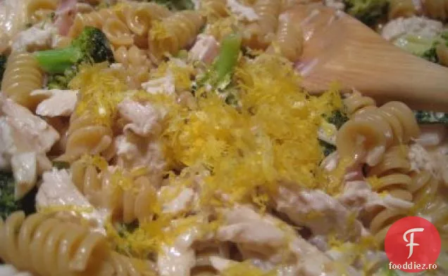 Paste cu pui și Broccoli într-un sos de cremă de lămâie