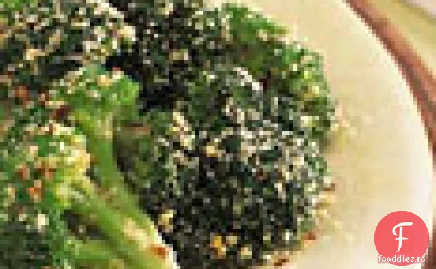 Broccoli cu semințe de susan și ardei roșu uscat