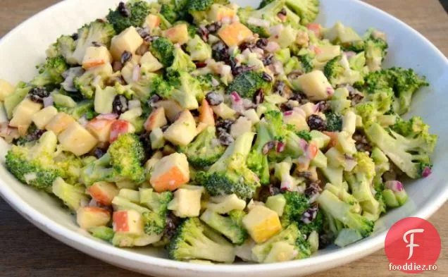 Salată De Broccoli Crunch