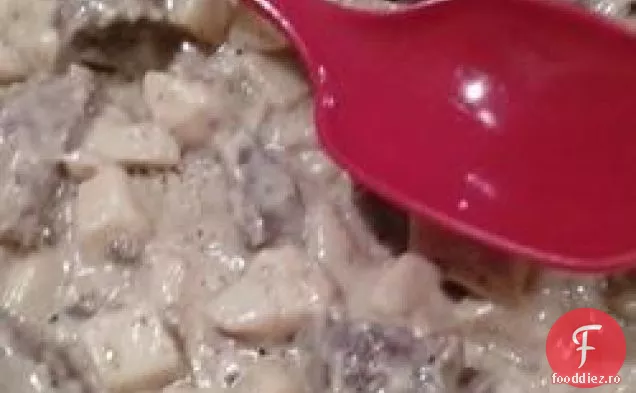 Friptură cremoasă feliată și cartofi