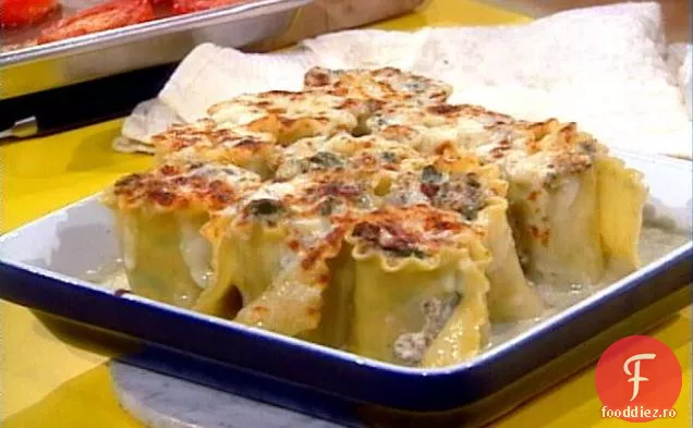 Rulouri de lasagna cu spanac și ciuperci cu sos de cremă Gorgonzola