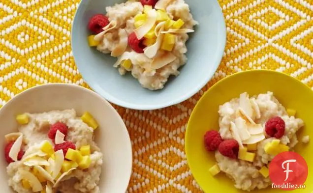 Budinca De Orez Brun De Nucă De Cocos Cu Aragaz Lent