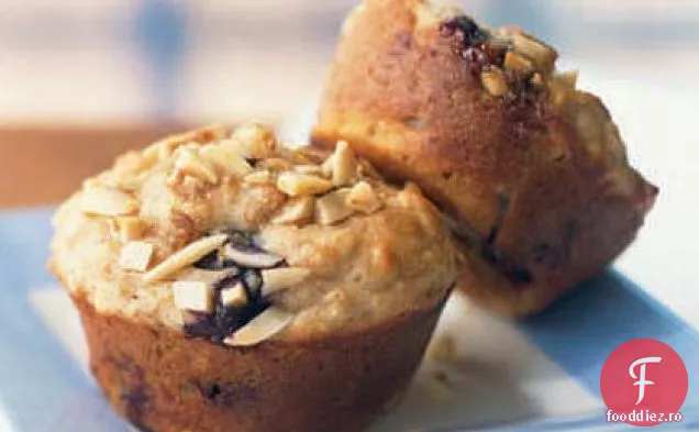Briose de putere de afine cu Streusel de migdale