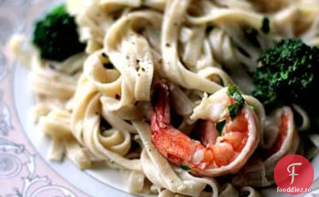 Fettuccine cremoase de creveți și Broccoli