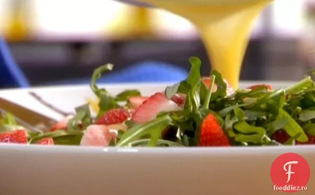 Salată de rucola de căpșuni cu vinetă de tei dulce