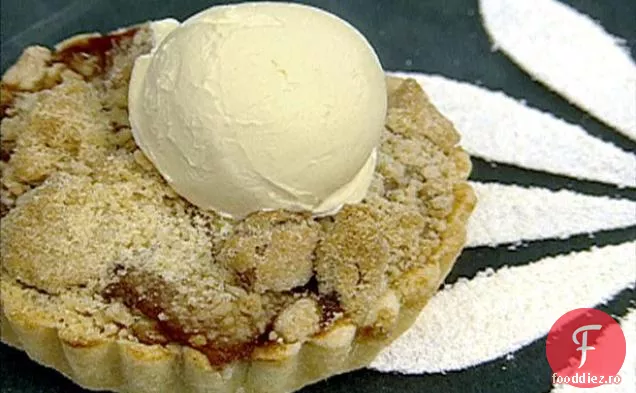 Cobbler de ananas alb cu înghețată de fasole de vanilie