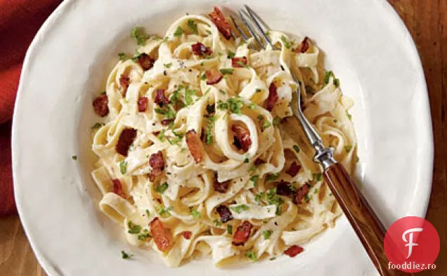 Fettuccine Alfredo cu slănină