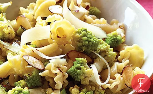 Broccoli Romanesco și paste de migdale prăjite