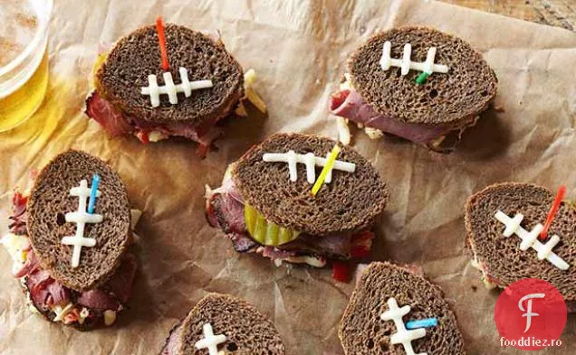 Sandvișuri Cu Deget De Fotbal Pastrami