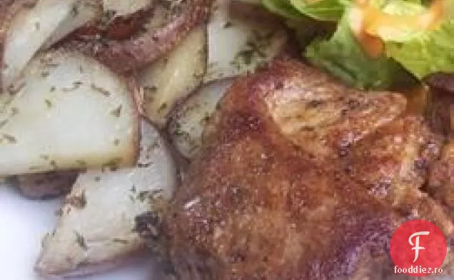 Cotlete picante de porc cu cartofi noi prăjiți cu ierburi