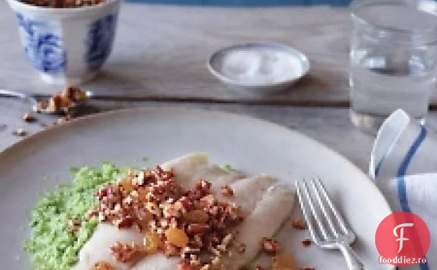 Barramundi cu pecan-salsa de stafide peste Broccoli