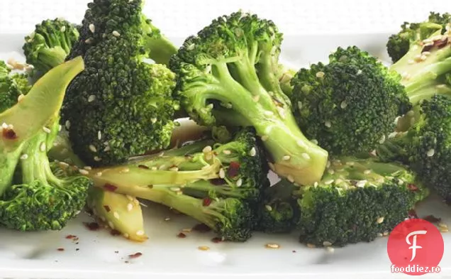Broccoli prăjit cu semințe de susan