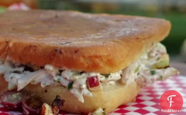 Salată De Pui Waldorf Panini