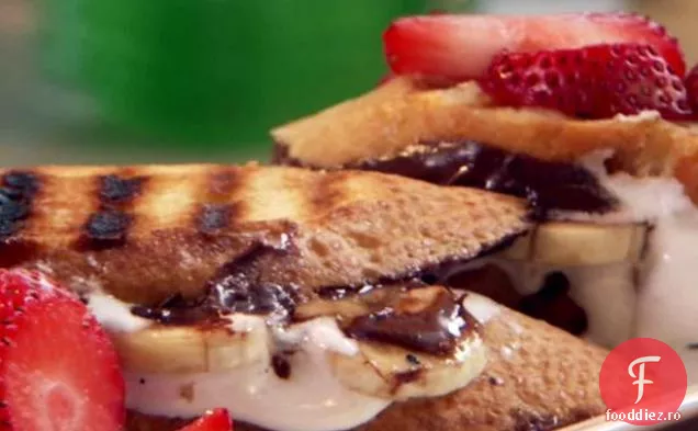 Sandvișuri De Desert Cu Pâine Franceză La Grătar