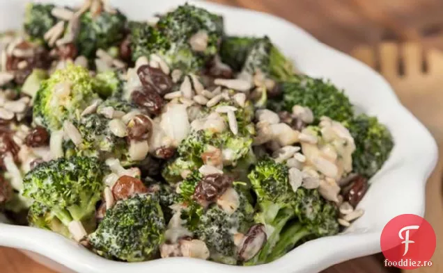 Salată De Stafide Cu Broccoli
