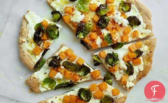 Varză de Bruxelles din grâu integral, dovlecei și pizza Ricotta