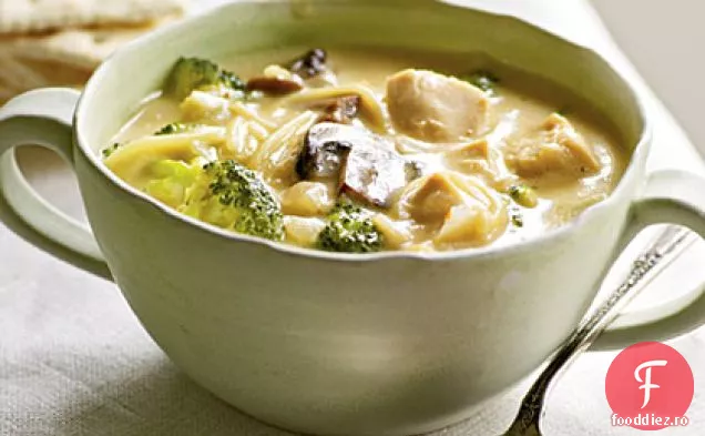 Supă de Broccoli și tăiței de pui