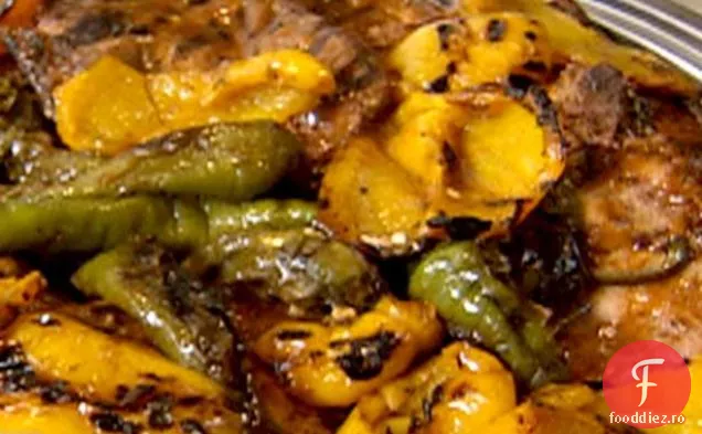 Cotlet de porc la gratar cu Hots lungi și ardei gras galben