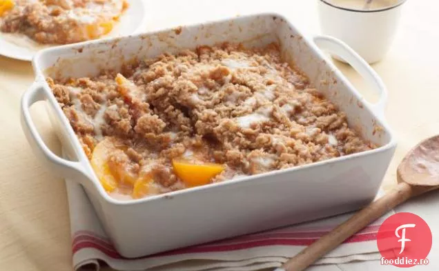 Peach Crisp cu sos de cremă de arțar